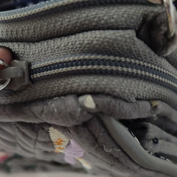 Vera Bradley RFID Crossbody Wallet Wolf Gray embroidered Flowers Dragonfly - Picture 10 of 16